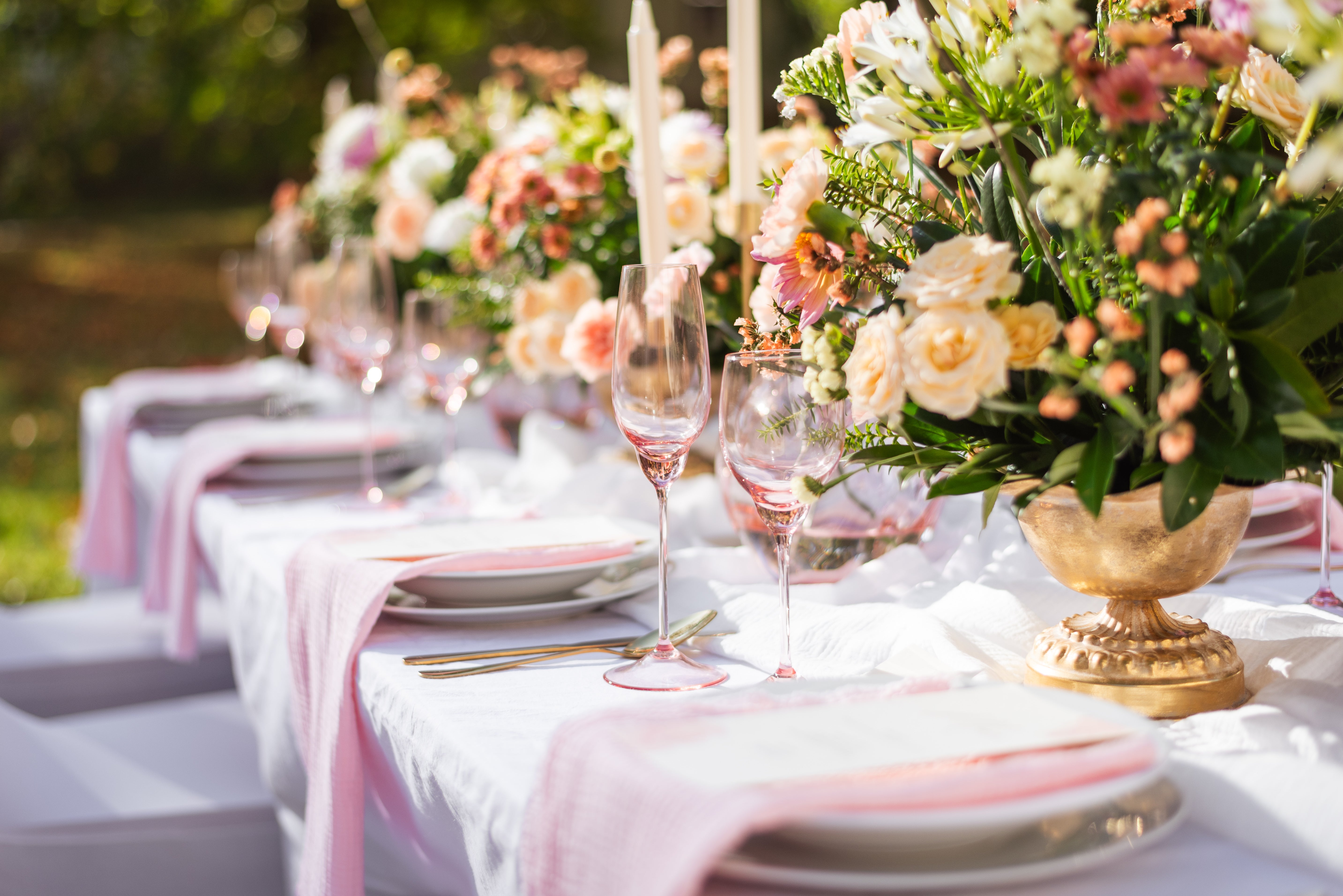Elegantní svatební tabule s křišťálovým ručně foukaným českým sklem KLIMCHI